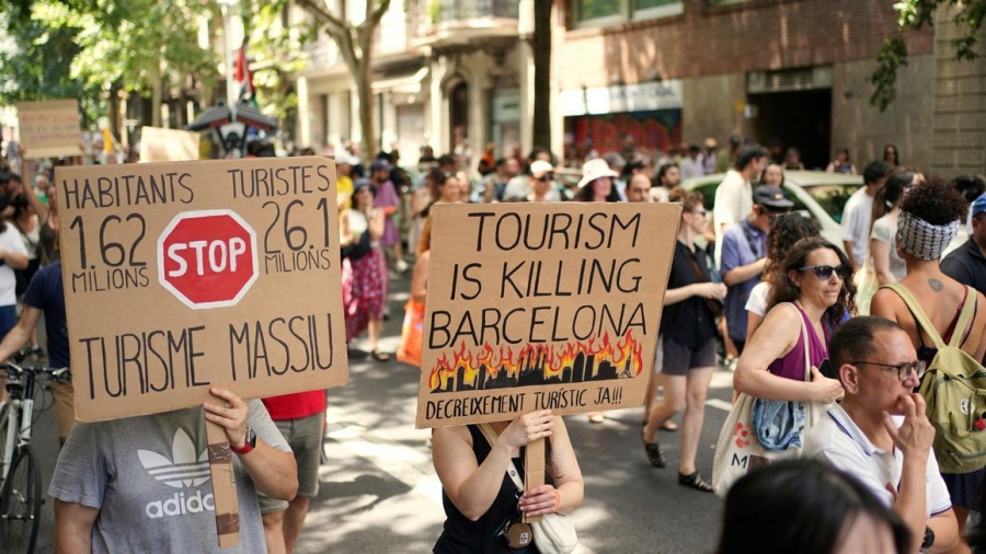 «Τουρίστα, πήγαινε σπίτι σου»: Διαδηλώσεις κατά του υπερτουρισμού στην Ισπανία