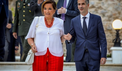 Πίεση Ντόρας σε Κώστα Μπακογιάννη να κατέβει στα Χανιά 