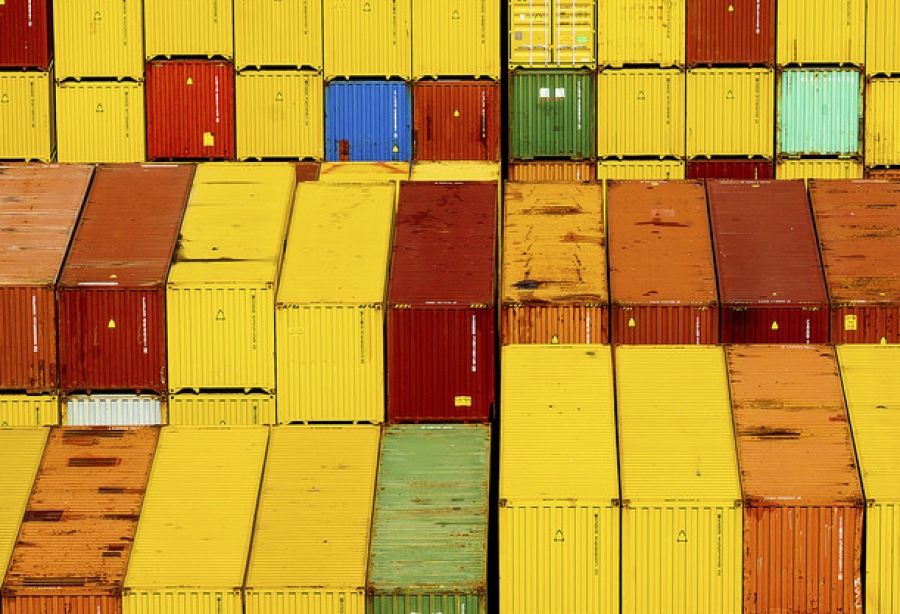 Τους εξευτέλισε ο Trump: Έσοδα 30 δισ. δολ. (+242%) από δασμούς μόνο τον Ιούλιο – Η καταβολή «μερίσματος» στους πολίτες  και η δημοσιονομική ανάσα