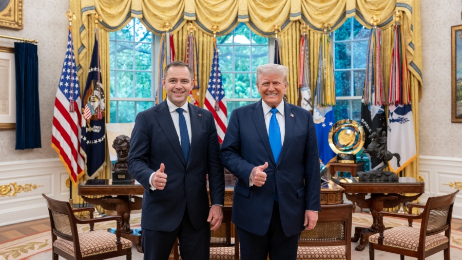 Ο Nawrocki στην πρώτη γραμμή για την Πολωνία – Στο πλευρό του ο Trump, στέλνει μήνυμα ισχύος στις Βρυξέλλες