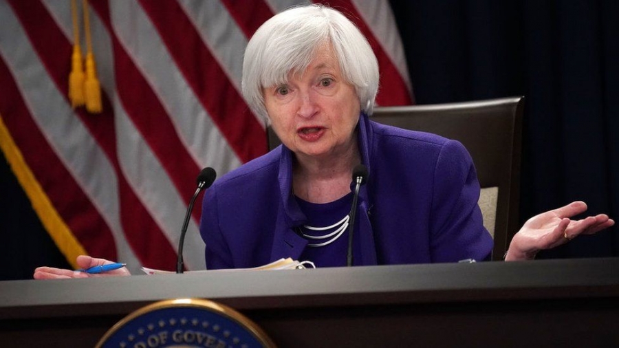 Yellen (ΥΠΟΙΚ ΗΠΑ): Παράθυρο για μείωση του φόρου στα καύσιμα – Φόβος για ύφεση λόγω Fed