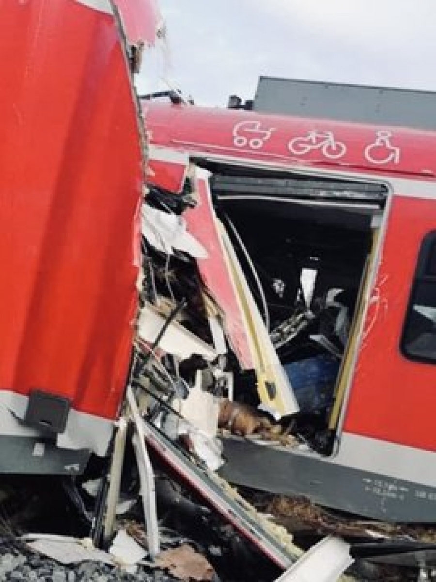 Σφοδρή σύγκρουση τρένων στην Γερμανία - Ένας νεκρός, 40 τραυματίες