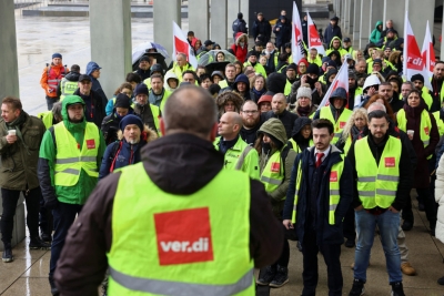 Ορατές ήδη οι συνέπειες της μεγάλης απεργίας στη Γερμανία – Οι πολίτες σε ποσοστό 55% στηρίζουν την κινητοποίηση