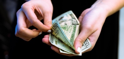 Ένας από τους μεγαλύτερους μύθους καταρρίπτεται: Γιατί ο πραγματικός κατώτατος μισθός είναι πάντα… μηδέν