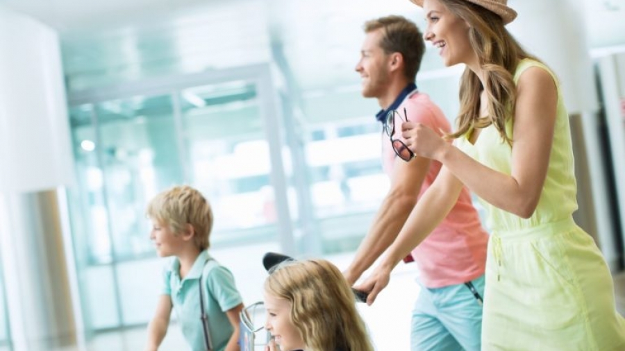 Booking.com: Πέντε προορισμοί ιδανικοί για οικογενειακές διακοπές