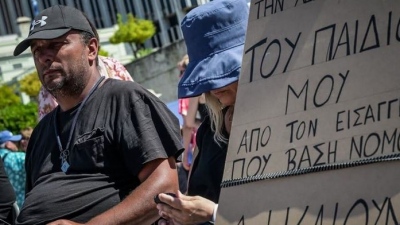 Σύνταγμα - τραγωδία Τεμπών: Συγκέντρωση συμπαράστασης στο απεργό πείνας Π. Ρούτσι - ΣΥΡΙΖΑ: Δεν είναι μόνοι