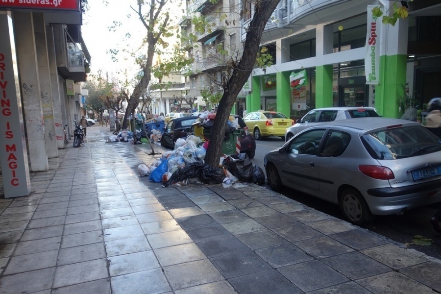 Έκκληση του Δ. Αθηναίων στους δημότες να μην κατεβάσουν τα σκουπίδια 19-20/10 λόγω απεργίας των ΟΤΑ