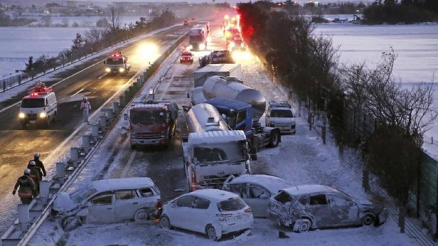 Απίστευτη καραμπόλα 130 οχημάτων λόγω της χιονόπτωσης στην Ιαπωνία