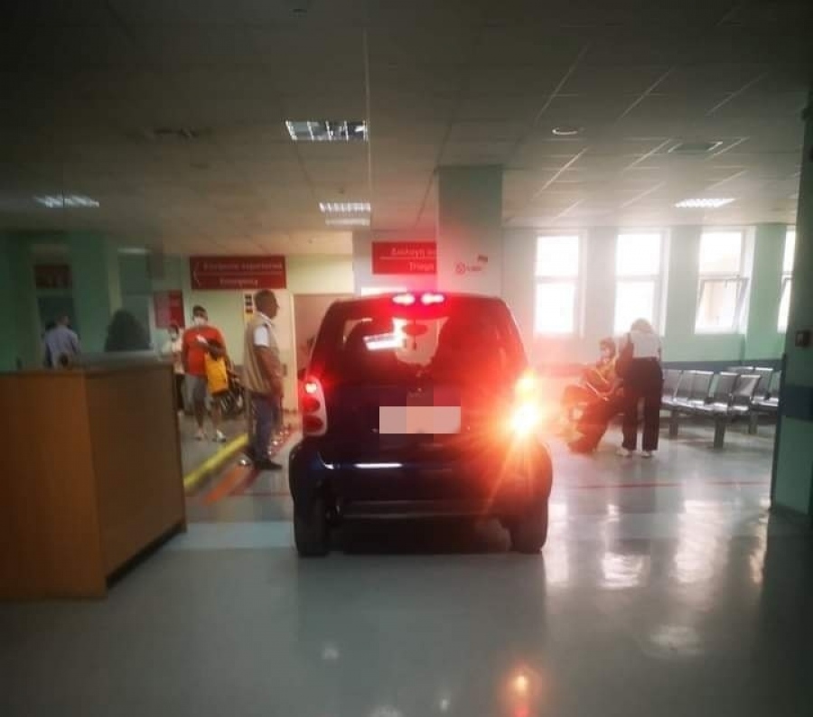 Πρωτοφανές περιστατικό στο ΚΑΤ: Ασθενής μπήκε με το... αυτοκίνητό του στα επείγοντα