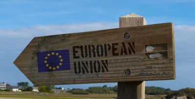 Trump effect - Στις συμπληγάδες HΠΑ -  Ρωσίας και χωρίς ηγέτη η ΕΕ... καταρρέει – Επιστρέφουν τα έθνη, τελειώνει το ευρώ