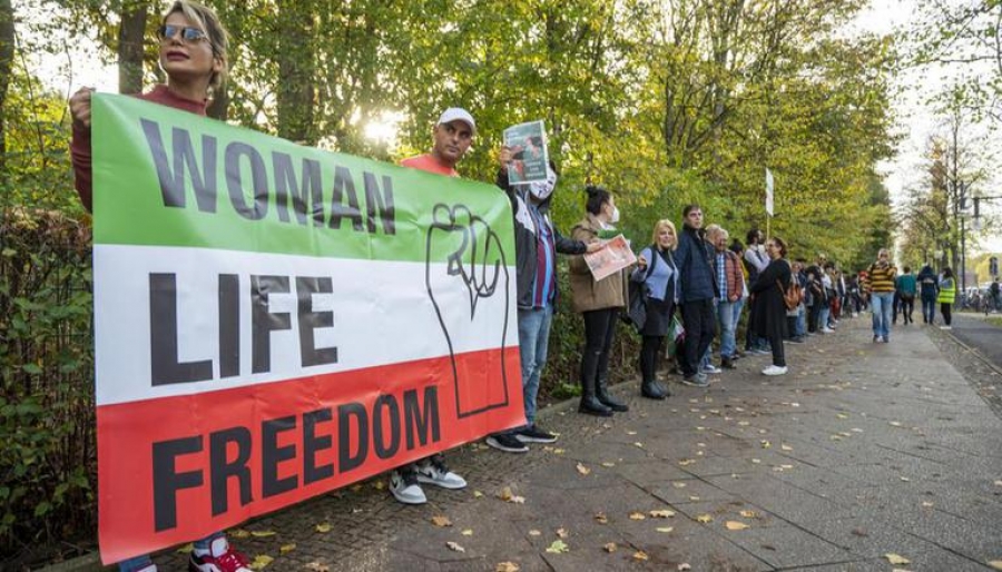 Τρεις τραυματίες από επίθεση σε διαδηλωτές έξω από την ιρανική πρεσβεία στο Βερολίνο