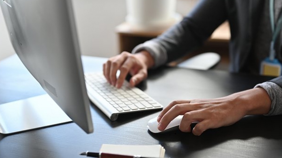 Ο μύθος επιβεβαιώνεται - Ειδικοί συστήνουν να απενεργοποιούμε τον υπολογιστή σε περίπτωση καταιγίδας