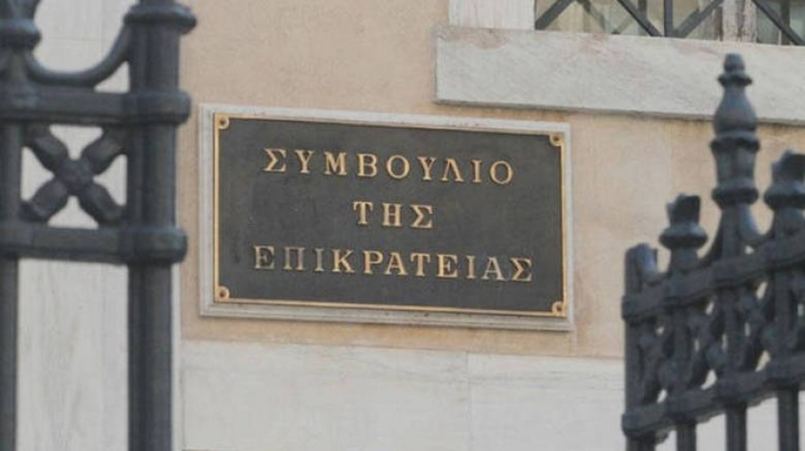 Στην Ολομέλεια του ΣτΕ την Παρασκευή (1/2) η συνταγματικότητα της περικοπής των δώρων των δημοσίων υπαλλήλων