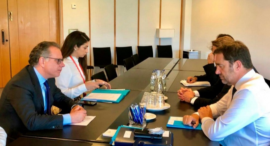 Συνάντηση Κουμουτσάκου με Castaner. - Μετεγκατάσταση 400 αιτούντων άσυλο στη Γαλλία