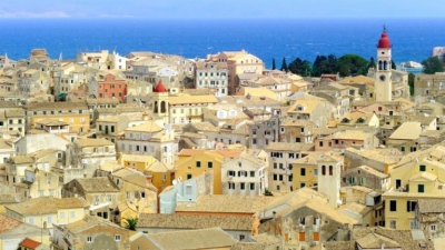 Άδειες για νέα ξενοδοχεία σε Σαντορίνη και Κέρκυρα