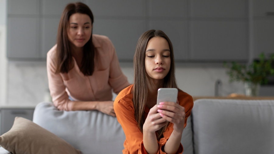 Σοκαριστικά ευρήματα - Μελέτη συνδέει τη χρήση smartphone από παιδιά με κινδύνους εμφάνισης ψυχικών προβλημάτων