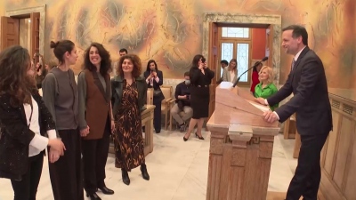 Τελέστηκε ο πρώτος γάμος ομόφυλων γυναικών από τον δήμαρχο, Χάρη Δούκα – «Ανακούφιση, δικαίωση και πολλή χαρά»