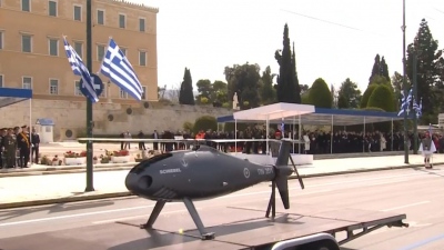 25η Μαρτίου: Σε εξέλιξη η στρατιωτική παρέλαση στο Σύνταγμα παρουσία Τασούλα, Μητσοτάκη και πολιτικών αρχηγών