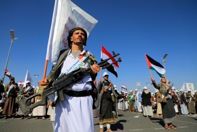 Δεν σταματούν οι Houthis παρά τους 400 βομβαρδισμούς ΗΠΑ, Βρετανίας – 37 νεκροί