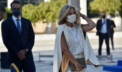 Επίθεση με γκαζάκια στα γραφεία της «Zeus + Dione» - Μαξίμου: Θρασύδειλοι τραμπούκοι