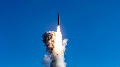 Mirror: Η ρήξη ΗΠΑ - ΝΑΤΟ και η δοκιμή πυρηνικών Yars από τη Ρωσία προμηνύουν κάτι τρομακτικό για την ΕΕ