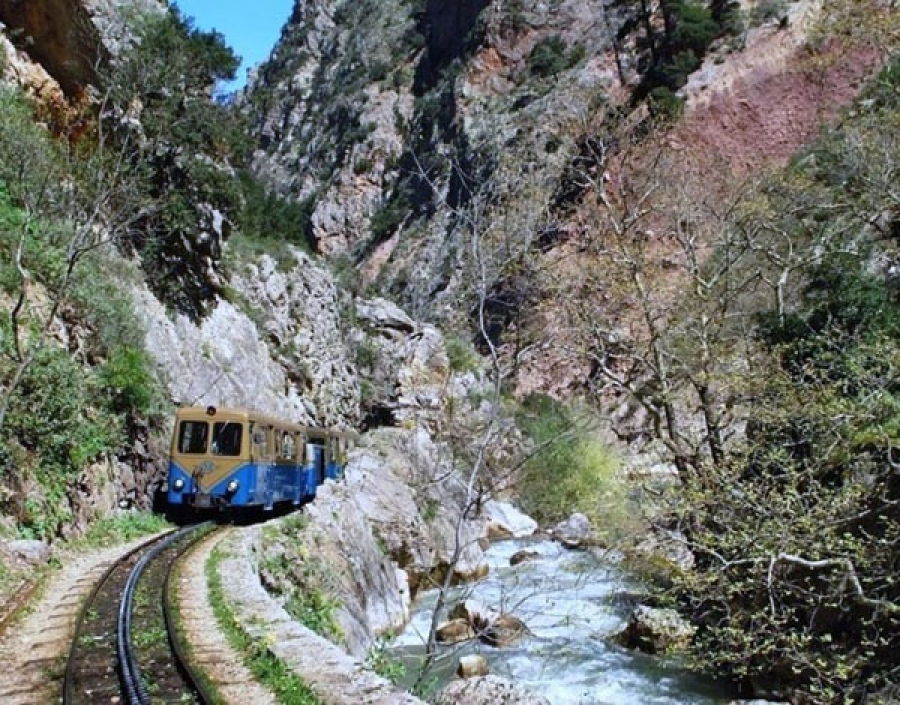 Καλάβρυτα: Κατολίσθηση λόγω της βροχόπτωσης – Εκτός λειτουργίας ο οδοντωτός