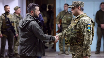 Vladimir Fesenko (Ουκρανός επιστήμονας): Ο ουκρανικός στρατός θέλει ειρήνη αλλά αντιδρά ο Zelensky
