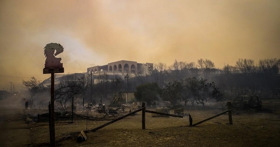 Πυρκαγιά στη Ρόδο: Νέο μήνυμα του 112 για εκκένωση των περιοχών Γεννάδι και Βατί