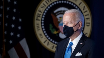 ΗΠΑ (Λευκός Οίκος): Συμμόρφωση με τη νέα οδηγία για χρήση της μάσκας σε εσωτερικούς  χώρους – Biden: Εξετάζεται ο υποχρεωτικός εμβολιασμός στο Δημόσιο