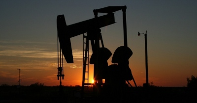 «Βουτιά» άνω του 3% στο πετρέλαιο – Κάτω από 90 δολάρια το Brent