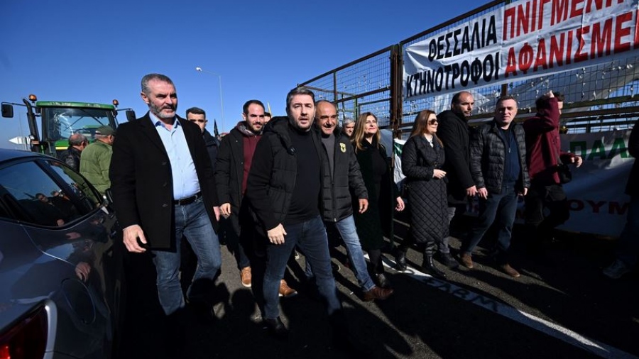 Στα μπλόκα της Καρδίτσας και των Τρικάλων ο Ανδρουλάκης: Οι αγρότες πληρώνουν ακριβά την ανικανότητα και τη διαφθορά της κυβέρνησης