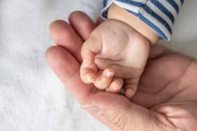 Επίδομα γέννησης έως 3.000 ευρώ στην Αττική - Ποιος δήμαρχος το τόλμησε