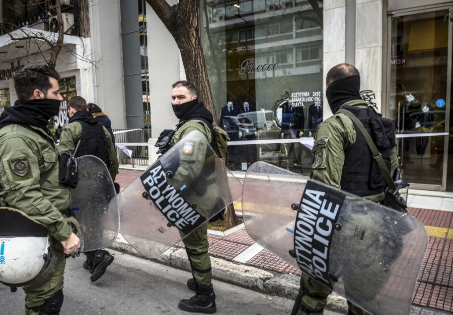 Επεισόδια στην ΑΣΟΕΕ - Άγνωστοι επιτέθηκαν σε αστυνομικούς