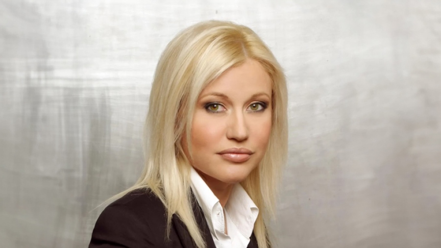 Ποια είναι η συνεργάτιδα του Γεωργιάδη, Νατάσα Πετρούλια για την οποία διεγράφη ο Πολάκης μετά το επεισόδιο στη Βουλή