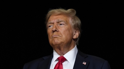 Ο Trump έκανε trading δεκάδων εκατ. στις Big Tech: «Μάζευε» Apple και Google, ξεπούλαγε Tesla – Σκιές insider και σύγκρουσης συμφερόντων
