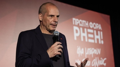 Καυστική απάντηση Βαρουφάκη σε Κασσελάκη: Επιβεβαιώνει ότι θα υπέγραφε εξ' αρχής τα μνημόνια