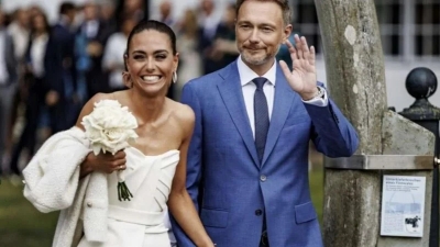 Σάλος με τον χλιδάτο γάμο του Γερμανού υπουργού Οικονομικών - Το ιδιωτικό αεροσκάφος, το νησί των πλουσίων, η Porche