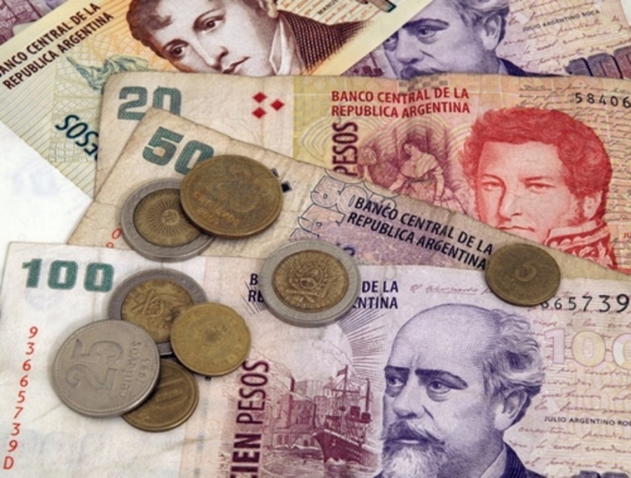 Αργεντινή: Σε ελεύθερη πτώση το πέσο - Νέο ιστορικό χαμηλό στα 35,42/δολ - ΔΝΤ: Παραγωγικές οι συζητήσεις
