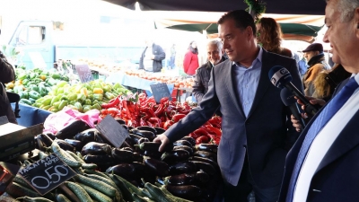 Στο Περιστέρι ο Γεωργιάδης: Όσοι αξιοποιούν και τις λαϊκές αγορές μπορούν να γλιτώσουν χρήματα