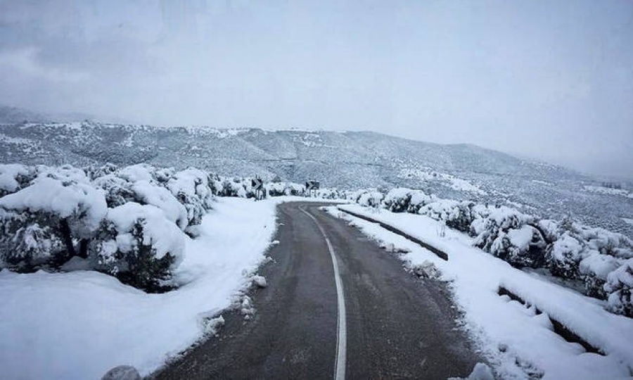 Διακοπή κυκλοφορίας των οχημάτων στη  Λεωφόρο Πάρνηθος λόγω χιονόπτωσης