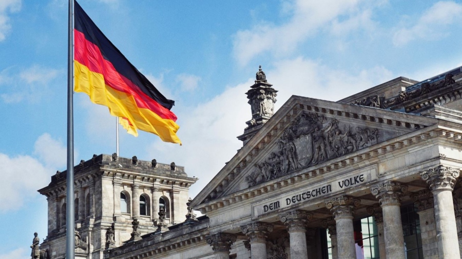 Υψηλό 2 ετών για αποδόσεις των γερμανικών ομολόγων - Ανησυχίες για δασμούς και κυβερνητικές δαπάνες