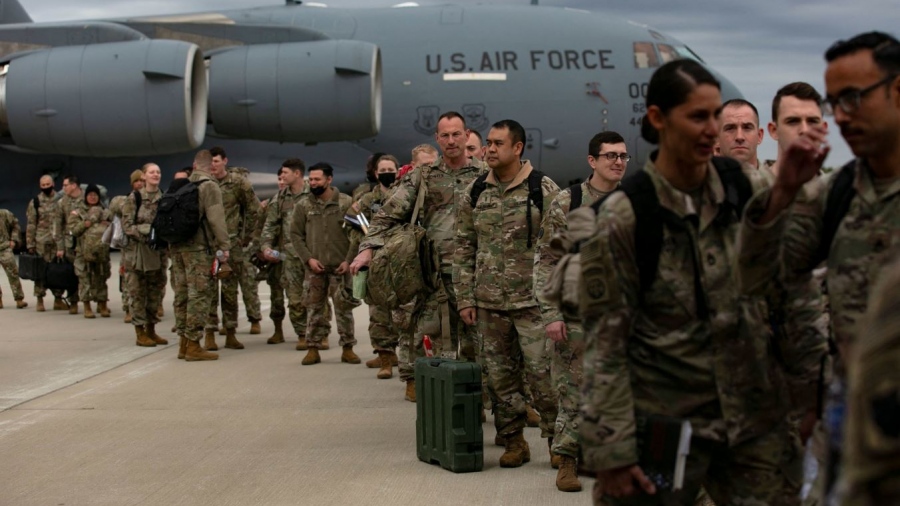 Η Ευρώπη στο έλεος των ΗΠΑ: Έτοιμος να αποσύρει τα αμερικανικά στρατεύματα ο Trump