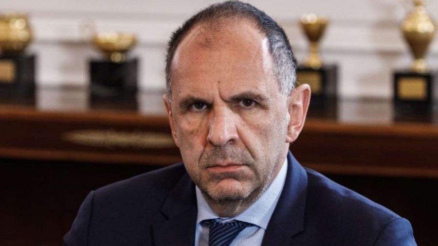 Στην Κάρπαθο ο Γεραπετρίτης, αλλά το… θερμόμετρο ανεβαίνει στην Αθήνα