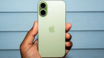 Γαλλία: Άρπαξαν iPhone χιλιάδων ευρώ και «πάγωσαν» όταν εμφανίστηκε το μήνυμα της Apple – «Σας παρακολουθούμε!»