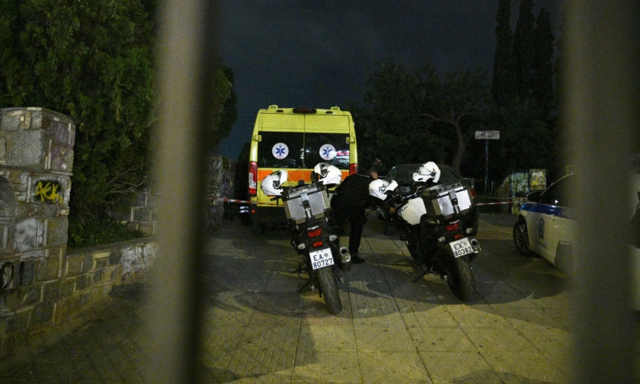 Σοκ στον Άγιο Δημήτριο - Βρέθηκε δολοφονημένος 25χρος γιος ανώτατου αξιωματικού - Τον κάρφωσαν με μαχαίρι στην καρδιά