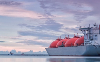 To Κατάρ διπλασιάζει την παραγωγή LNG και ναυλώνει επιπλέον 19 πλοία για τη μεταφορά του
