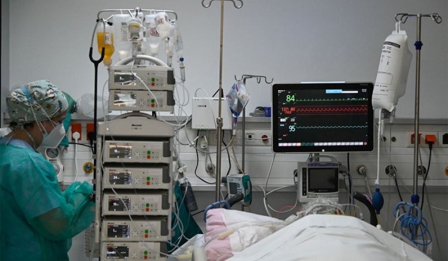 Ο πρώτος επιβεβαιωμένος θάνατος από Omicron στην Ελλάδα - Πρόκειται για ανεμβολίαστη γυναίκα