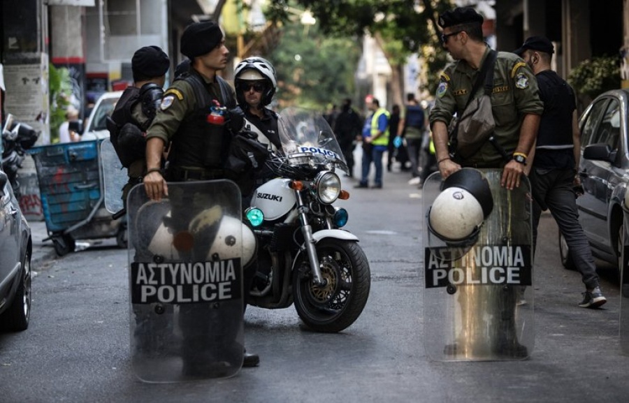 Πολιτική κόντρα για την αστυνομική βία - Αλιβιζάτος σε Χρυσοχοϊδη: Δεν θα λειτουργήσω ως άλλοθι - Η απάντηση του υπουργού