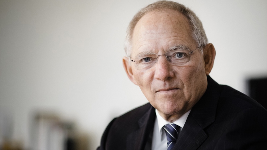 Schaeuble: Η Merkel δεν πρέπει και δεν θα παραιτηθεί από την καγκελαρία, μετά τις ευρωεκλογές (26/5)