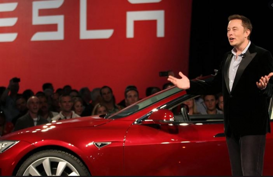 Tesla: Άλμα 7% προσυνεδριακά, μετά τις διαβεβαιώσεις Musk για το outlook 2023